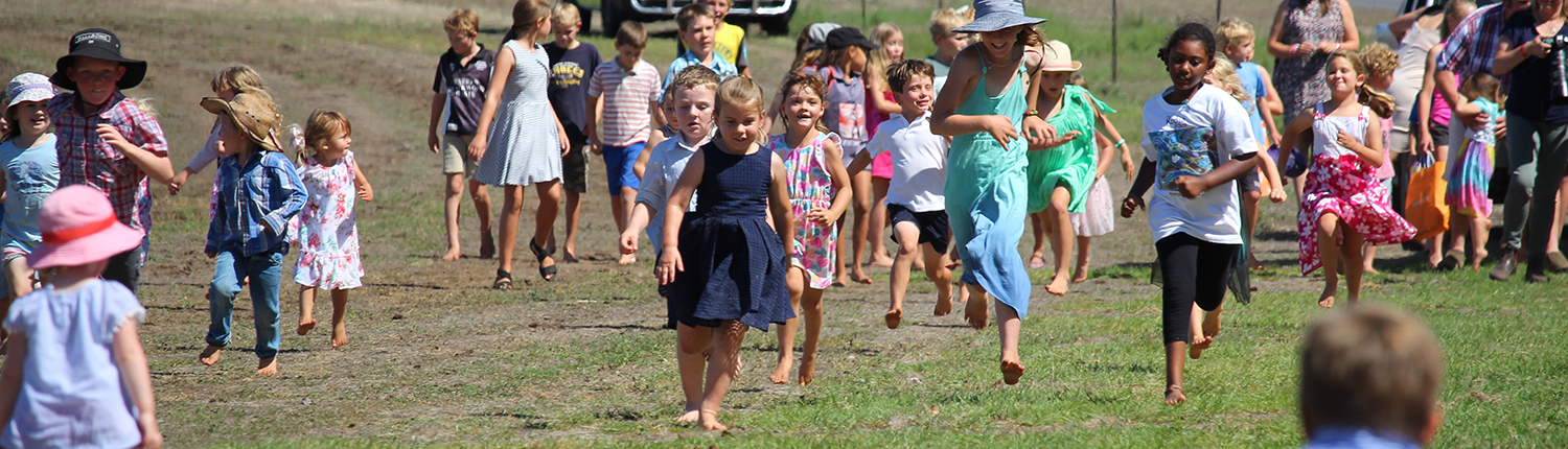 Kids running race at the Wandecla Races.